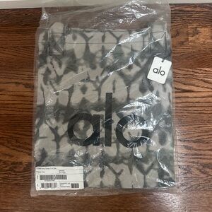 NWT ALO Yoga Tie Dye Canvas Tote Bag with Handles